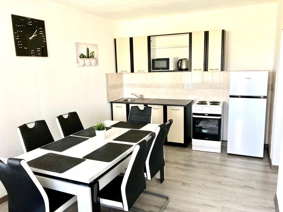 City Apartment Štúrovo Bagian luar foto