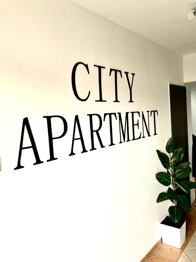 City Apartment Štúrovo Bagian luar foto