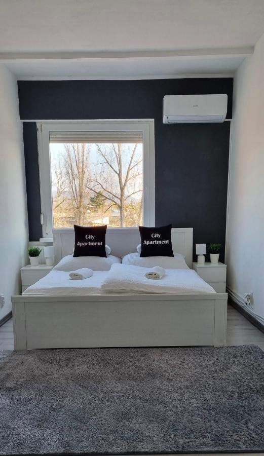 City Apartment Štúrovo Bagian luar foto