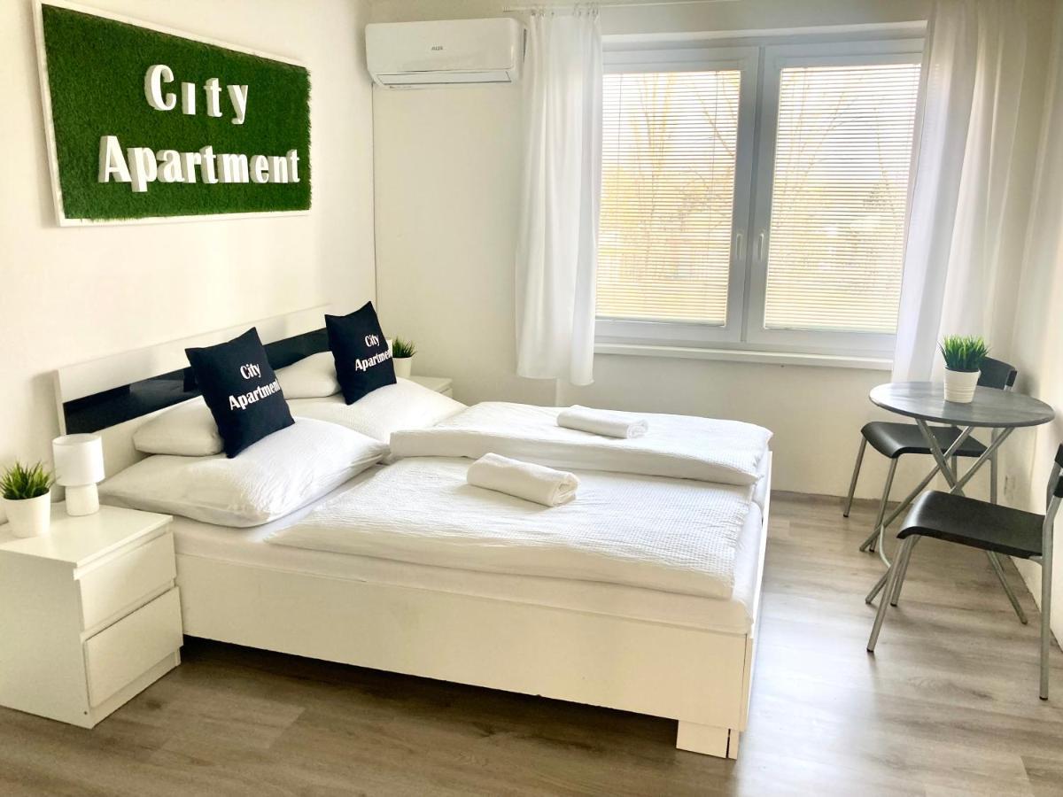 City Apartment Štúrovo Bagian luar foto