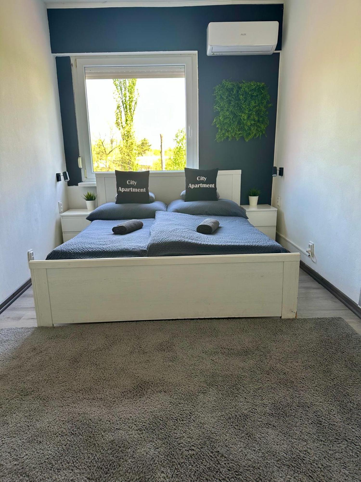 City Apartment Štúrovo Bagian luar foto